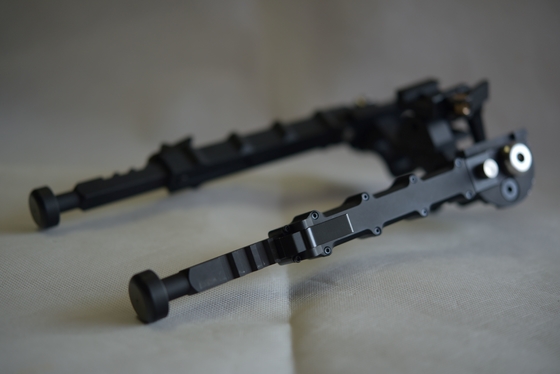 330g Bipod Táctico Exterior Ajustável 5,5''-8,1'' Altura 5 ranhuras para versatilidade